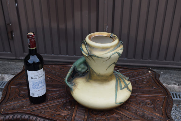 Jugendstil Edouard Stellmacher amphora ceramic vase dog with frog 1900