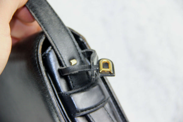 Vintage DELVAUX Black leather handbag bag 1970s