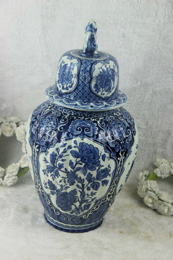 Delft pottery Blue white Lidded vase foo dog petrus regout maastricht mark