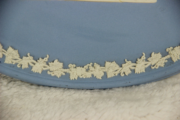 Antique WEDGWOOD blue white putti angel cupido group scene plaque England