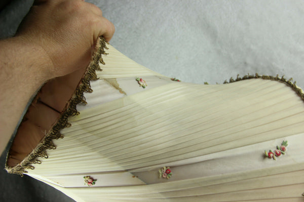 Antique porcelain table lamp figurines putti angel nude lady relief flowers