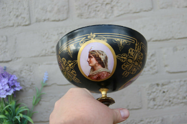Antique French vieux paris porcelain portrait medaillons centerpiece bowl vase