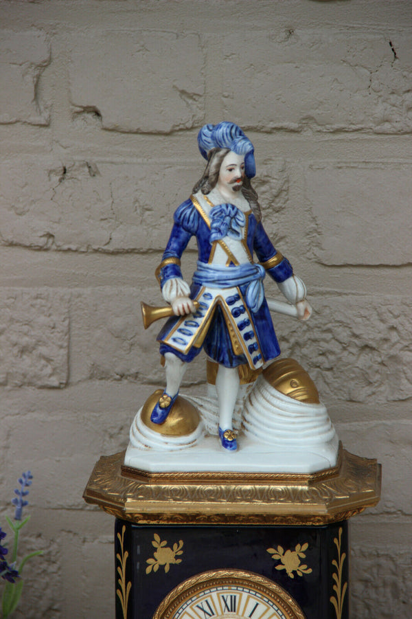 Gorgeous French porcelain Clock vieux paris figurine lion paws  FHS movement