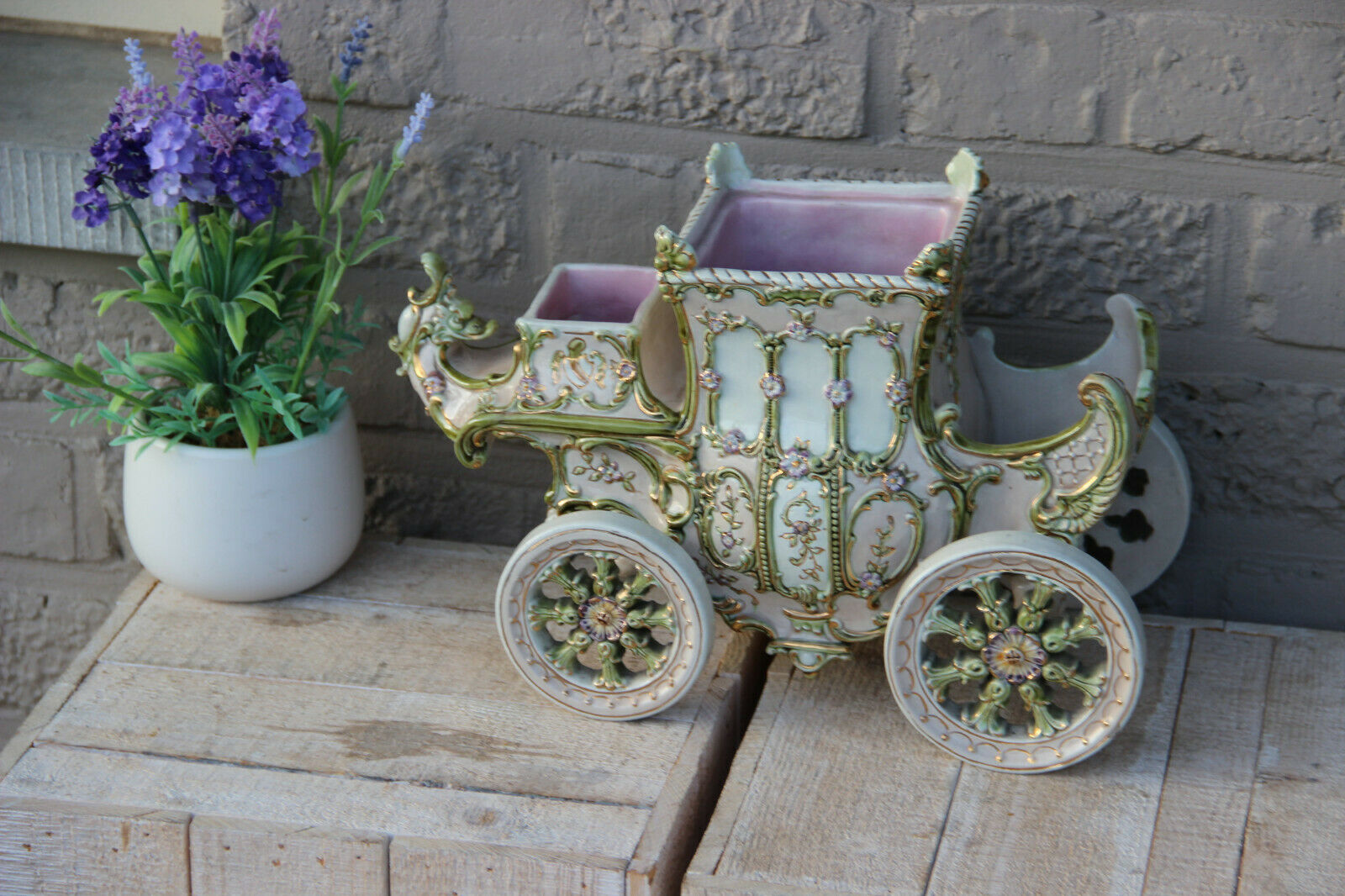 Wilhelm Schiller Sons Majolica Barbotine coach statue Vase Centerpiece