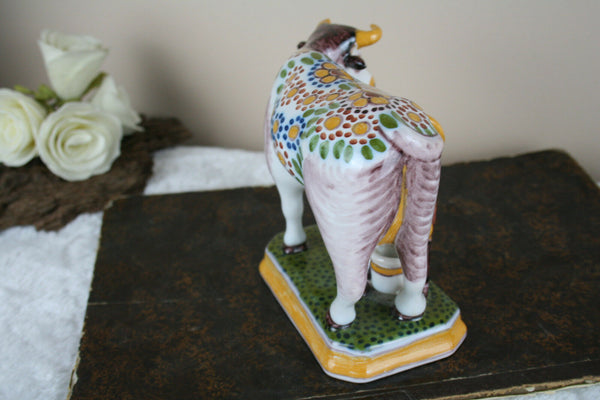 Dutch polychrome Makkum tichelaar marked girl milking cow pottery figurine