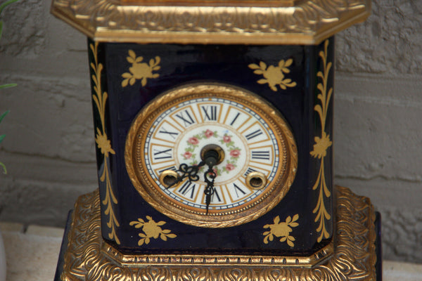 Gorgeous French porcelain Clock vieux paris figurine lion paws  FHS movement
