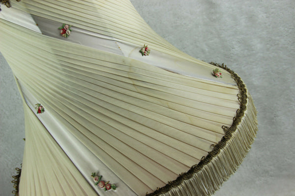 Antique porcelain table lamp figurines putti angel nude lady relief flowers