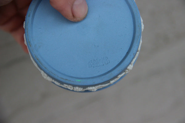 Wedgwood marked porcelain Floral lidded box bonbonniere