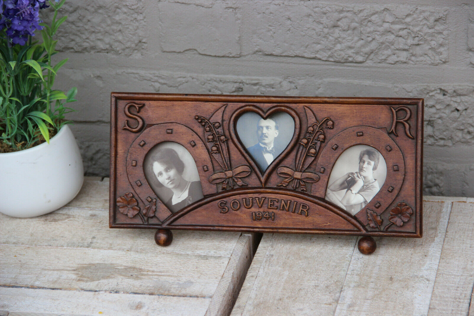 Gorgeous antique 1941 wood carved black forest picture photo frame rare