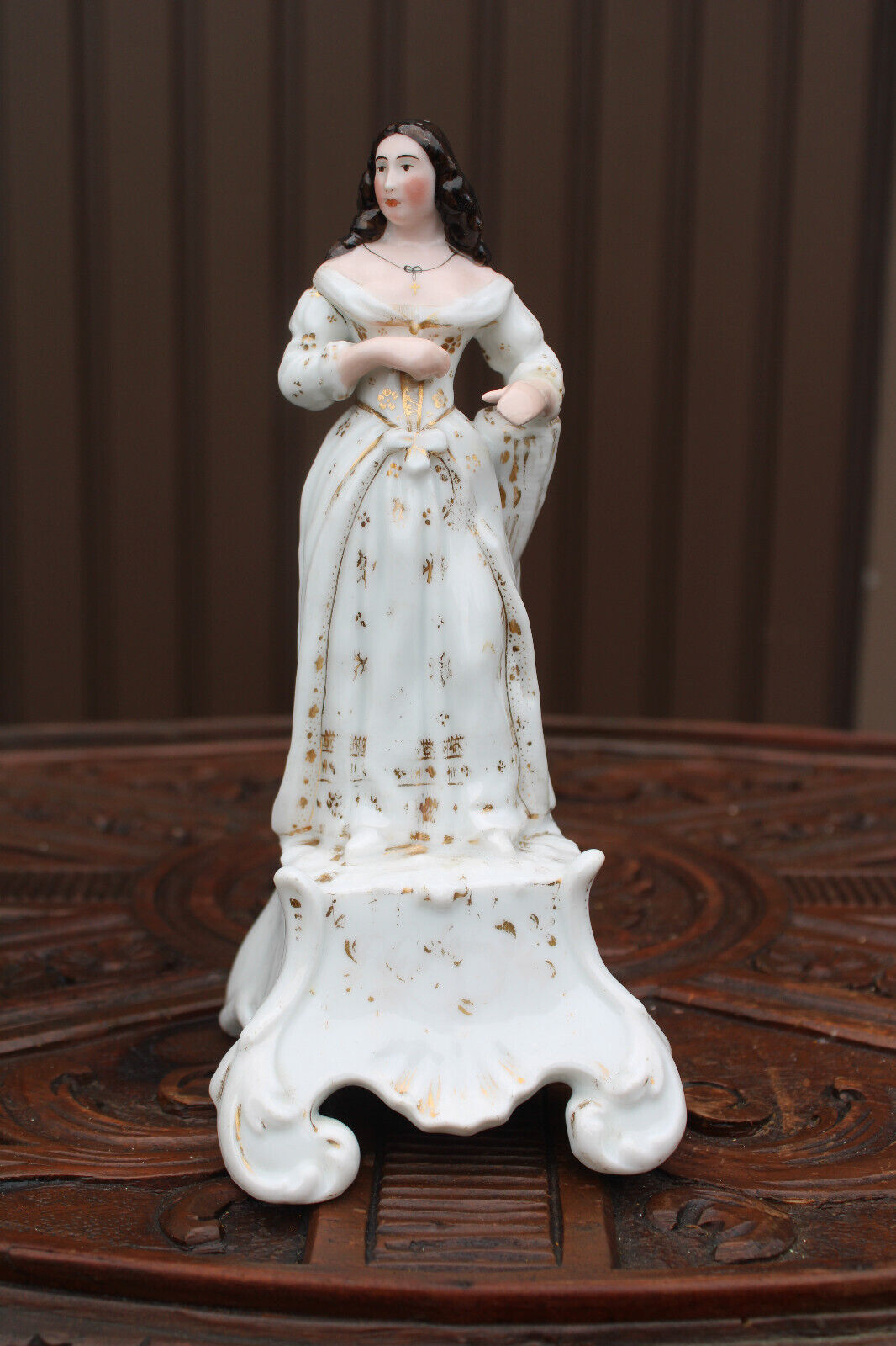 Antique 19thc vieux paris porcelain lady figurine pique fleur pen holder statue
