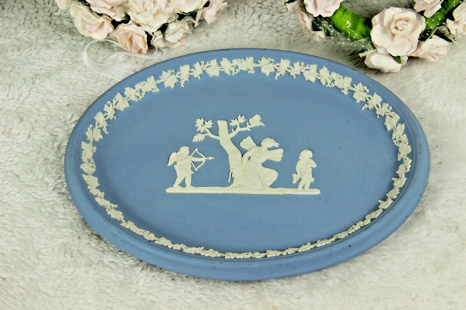 Antique WEDGWOOD blue white putti angel cupido group scene plaque England