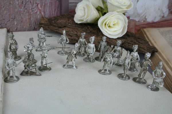 Set 17 Lead Toy soldiers soldats Napoleon very detailed set officer