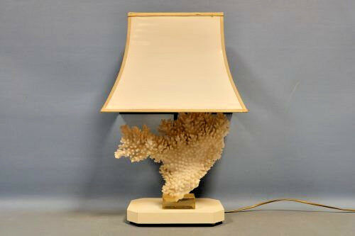Modernist regency 1970 Table lamp stonecoral manner willy daro