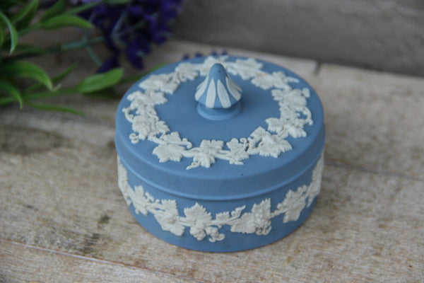 Wedgwood marked porcelain Floral lidded box bonbonniere