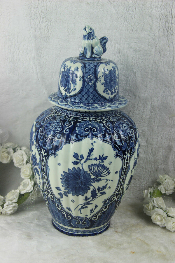 Delft pottery Blue white Lidded vase foo dog petrus regout maastricht mark