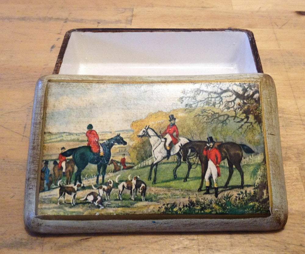 Vintage 80's French butter dish faience Serving ceramic hunting dogs scene