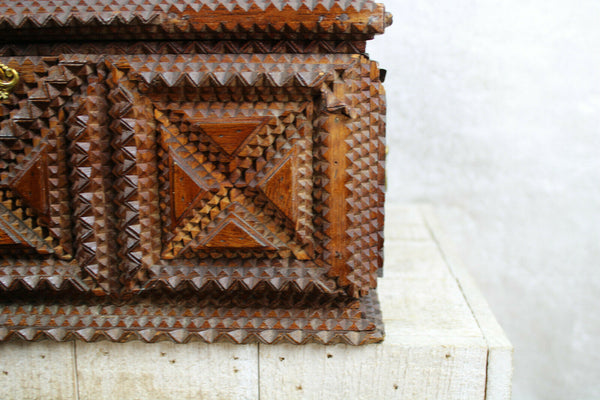 Rare Antique Wood carved tramp art box  lion 1911 flemish soldier army rare