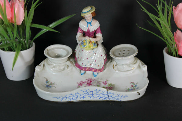 Antique french vieux paris porcealin inkwell figural Floral decor