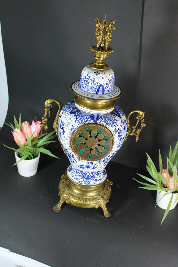 Antique Belgian boch Delft blue white faience lion heads clock