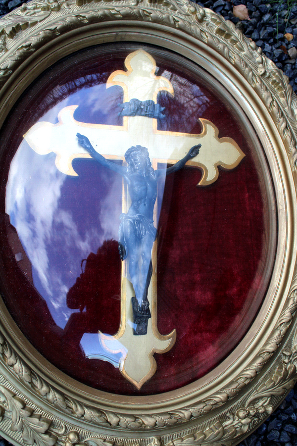 XL French 19thc ceramic chalk gold frame with crucifix behind globe red velvet