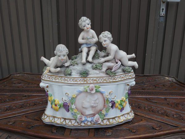 Rare Italian Bassano marked porcelain box putti cherub portrait medaillons