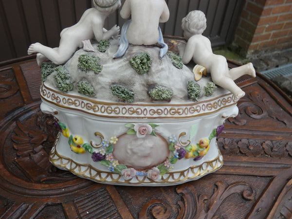 Rare Italian Bassano marked porcelain box putti cherub portrait medaillons