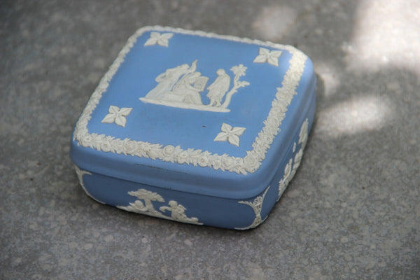 Wedgwood Blue Jasperware Trinket Box putti angel scenes