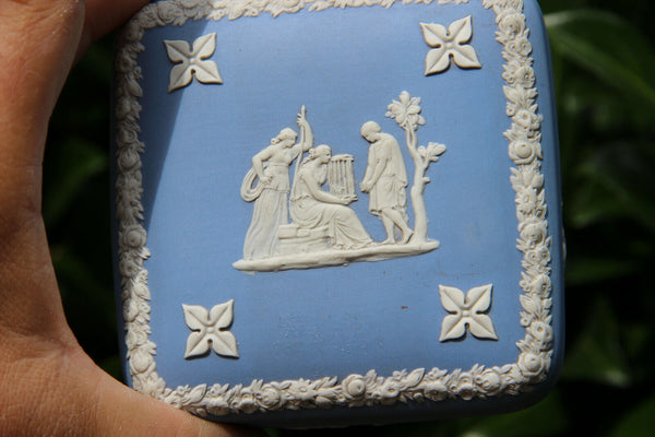 Wedgwood Blue Jasperware Trinket Box putti angel scenes